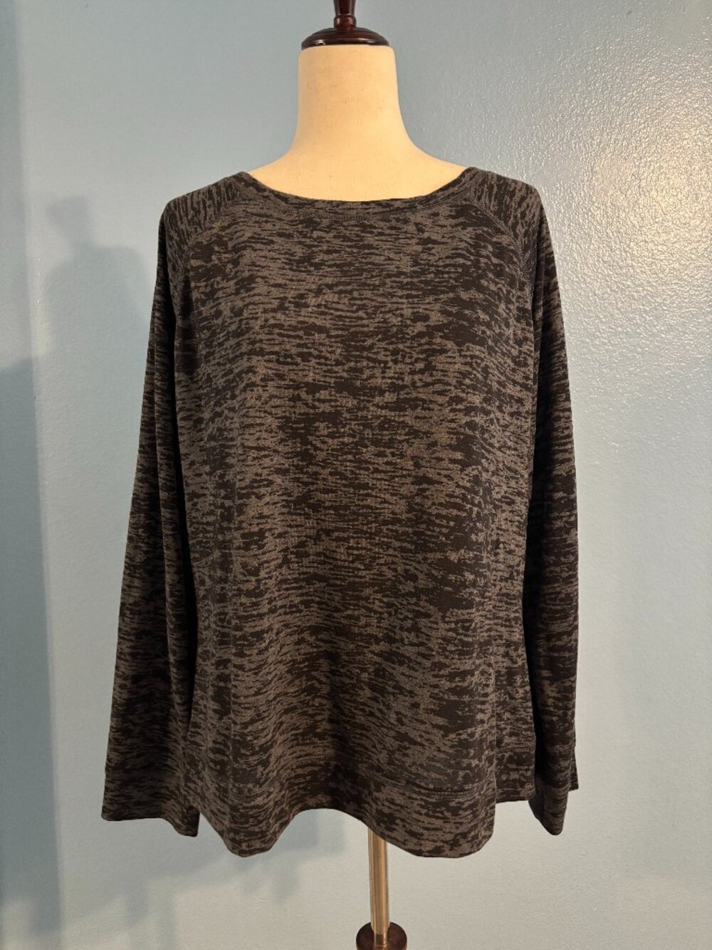Activewear Top - Black & Grey Design - Size XL - Xersion